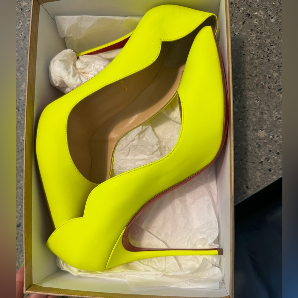 Hot chicks Christian Louboutin size 42